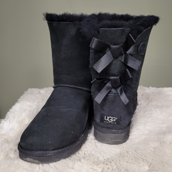 UGG Bailey Bow II Boot Black Size 7 Sheepskin Boots - Picture 1 of 9